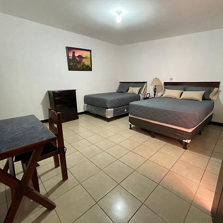 Judys Home - Bed And Breakfast Retalhuleu Phòng bức ảnh