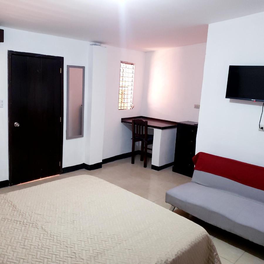 Judys Home - Bed And Breakfast Retalhuleu Ngoại thất bức ảnh