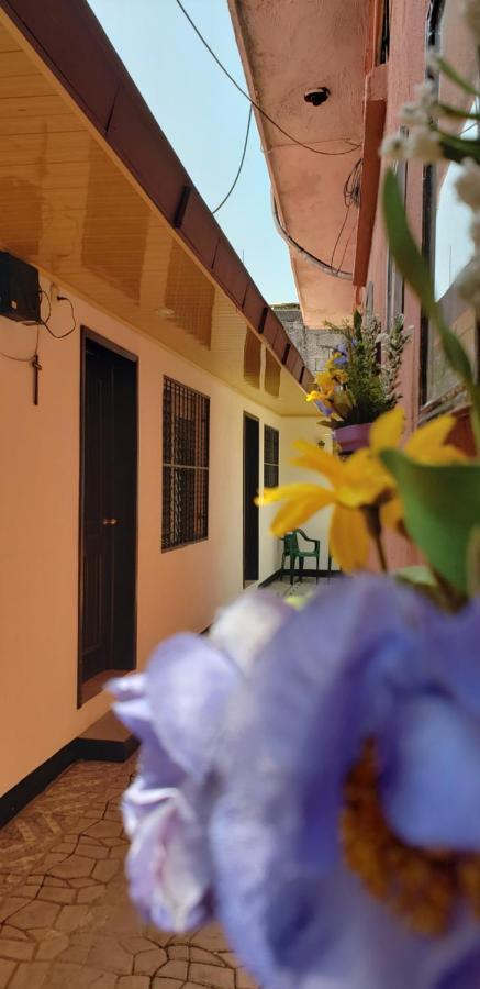 Judys Home - Bed And Breakfast Retalhuleu Ngoại thất bức ảnh