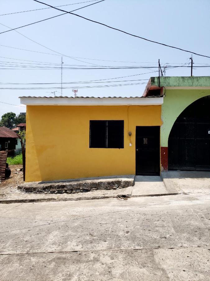 Judys Home - Bed And Breakfast Retalhuleu Ngoại thất bức ảnh