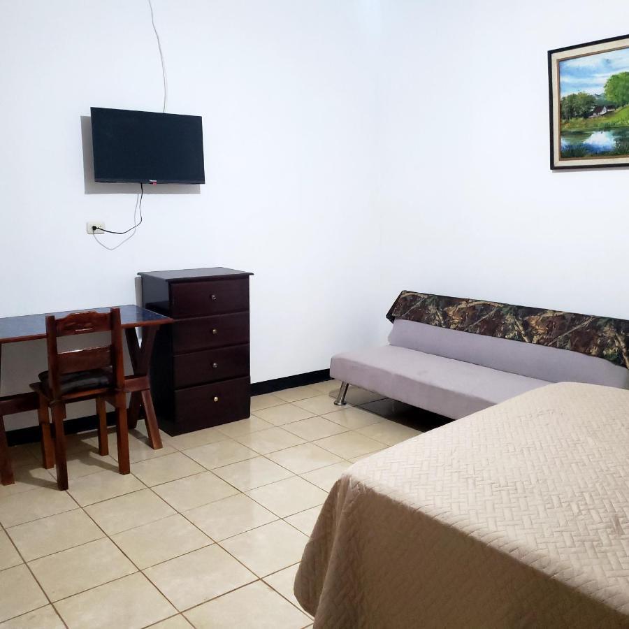 Judys Home - Bed And Breakfast Retalhuleu Ngoại thất bức ảnh
