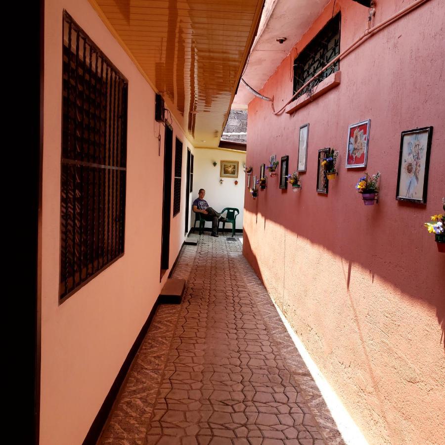 Judys Home - Bed And Breakfast Retalhuleu Ngoại thất bức ảnh