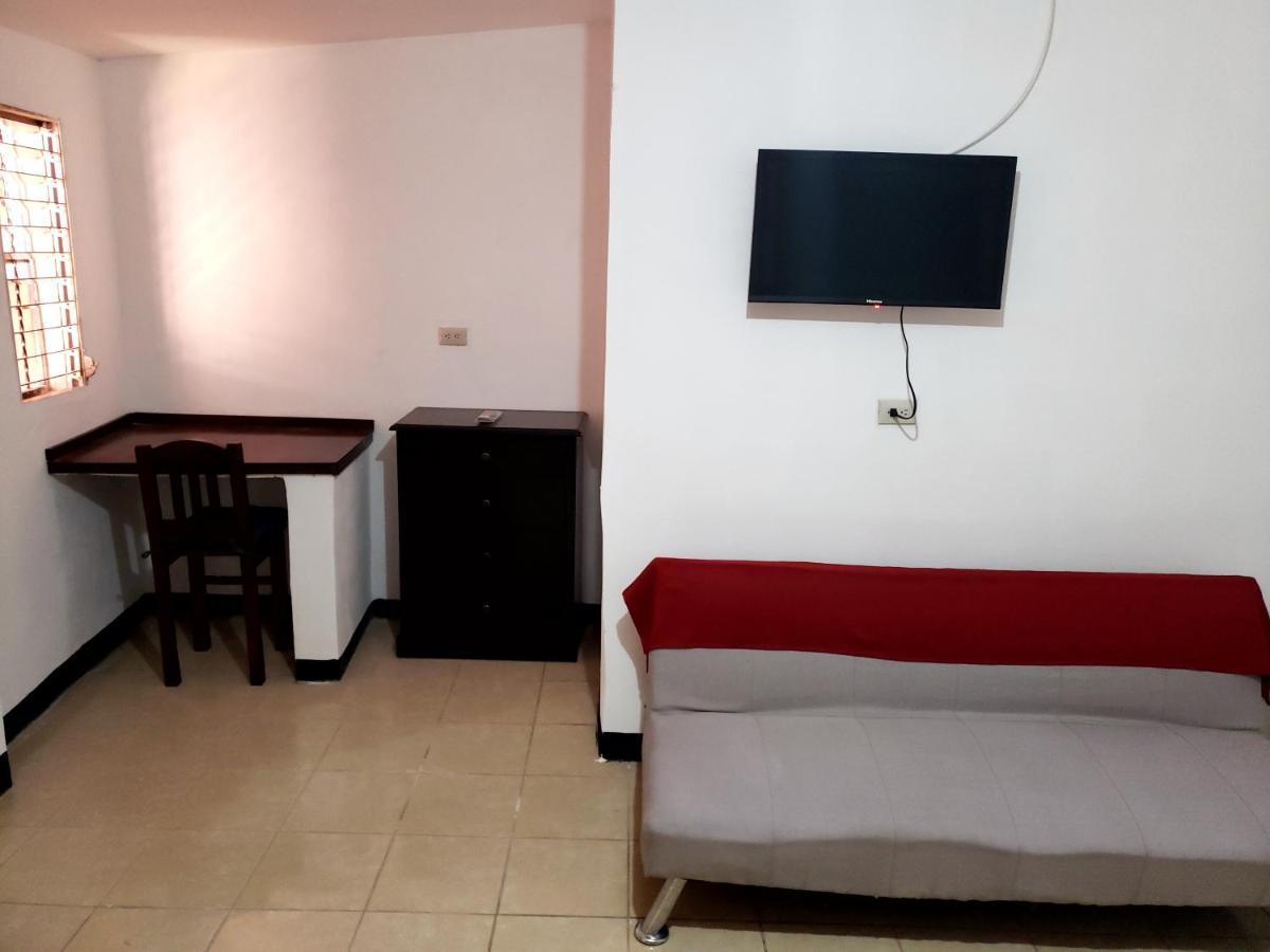 Judys Home - Bed And Breakfast Retalhuleu Ngoại thất bức ảnh