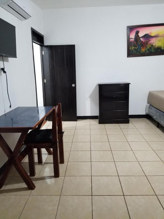 Judys Home - Bed And Breakfast Retalhuleu Ngoại thất bức ảnh