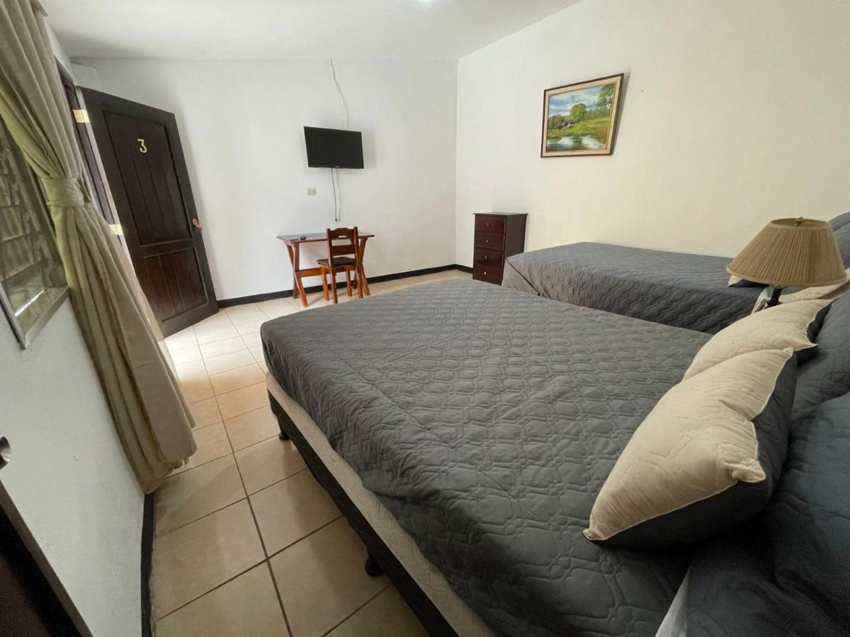 Judys Home - Bed And Breakfast Retalhuleu Ngoại thất bức ảnh