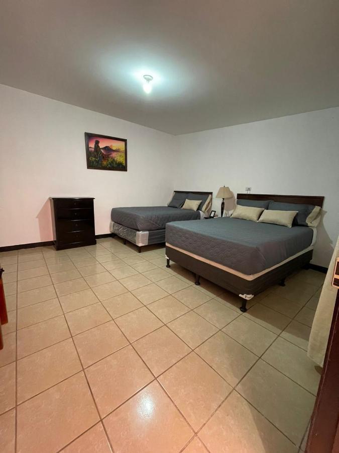 Judys Home - Bed And Breakfast Retalhuleu Ngoại thất bức ảnh